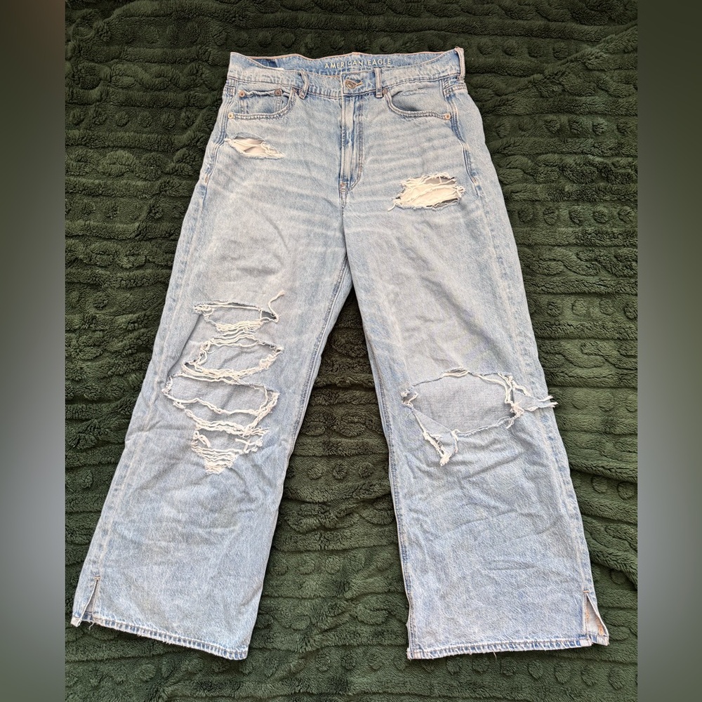 WOMEN’s American Eagle Jeans